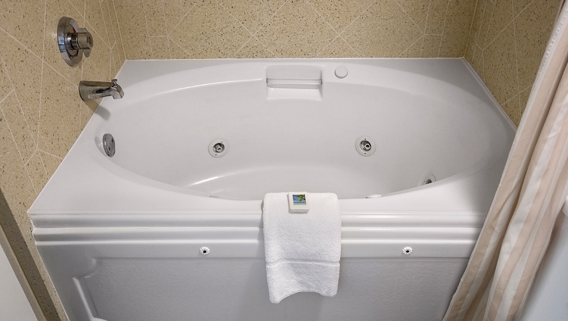 Jacuzzi tub