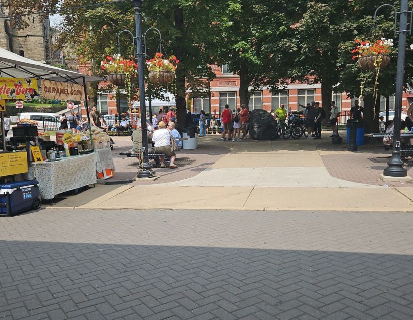 Kettle corn and lemonade stalls in Jim Thorpe's square